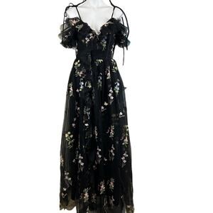 Zapaka Formal Black A-Line V-Neck With floral Embroidery 
Size 8